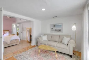 Surf Shack! Pool table! Fire Pit! 10 min to beach! - Image 3