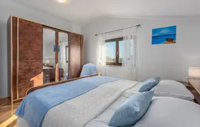 Three-Bedroom Apartment Katalin II in Musalež - Image 4