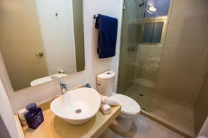 Central Huge PH with Private Rooftop and Jacuzzi - Image 5
