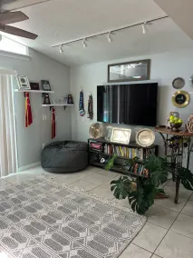 Beautiful beach house with spacious living. - Image 2