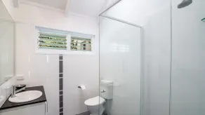 Breathtaking Ocean views in Sunshine Beach! Unit 2 Surfscene, 17 Park Crescent - Image 3