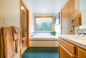 Fort Rock-Wonderful Sunriver Home,3BR-3.5BA- Hot Tub- Wifi-8 SHARC passes - Image 5
