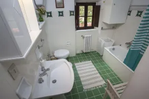 Loggia, app 3bd/2bt immersi nella Toscana - piscina condivisa,  child friendly! - Image 2