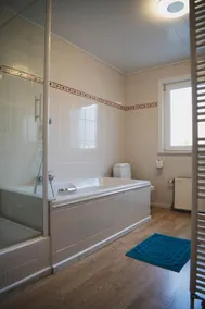 Spacious Design Home with Garden near Centre - Image 2