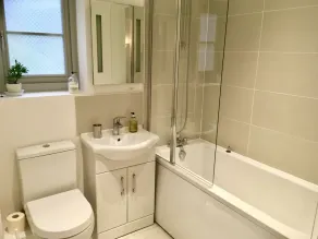 Self Contained Stay, set within 7 acres of gated grounds, for 2 or 3 guests - Image 2