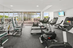 Studio Stay near Marina with Pool, Gym and Sauna - Image 3