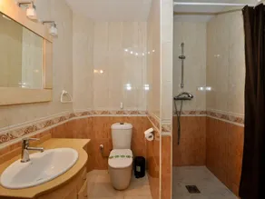 Spacious villa for 18 people with private pool and air conditioning in Lloret de Mar - Image 3