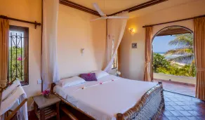 The Red House, a Tropical Beach sensation - Image 5