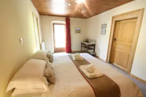 Unik, charmerende chalet med ensuite værelser, boblebad og spillerum - Image 4