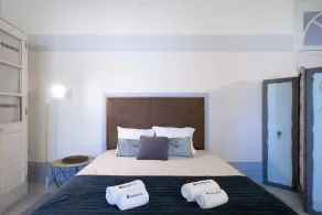 Trendy Flat Art Porto w Balcony by HostWise - Image 3