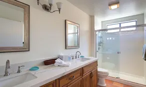 Elegant opdateret 3 BD 3. 5 BA 2400 Sq Foot Condo - Image 3