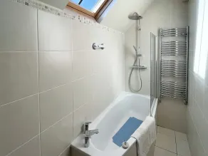 2 bedroom accommodation in York - Image 5