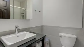 Maison de ville sud-ouest moderne avec 2 chambres et 2 salles de bain avec cour privée située au centre - Image 3