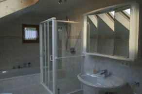 Casa de férias com 4 quartos e jardim em um local bonito - Image 4