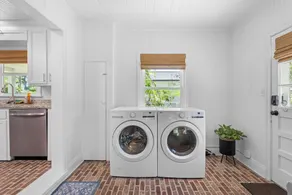 Pet friendly charming craftsmen w/ fenced yard & firepit. Near SGMC & VSU & Eats - Image 2