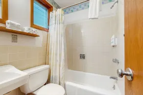 Attractive & convenient studio steps to water w/WiFi, water views, & kitchenette - Image 3