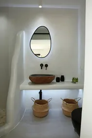 A privately owned home adorned in the distinctive, traditional Cycladic style. - Image 2