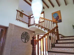 Spectacular villa with pool and private tennis court150 meters from the sea - Image 3