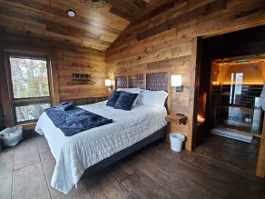 Kemp's Lake Front Guest House - Image 5