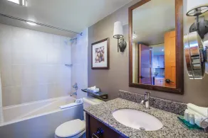 Espaçosa Suite com 2 quartos com localização inesquecível ski-in / ski-out! - Image 2