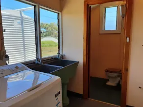 Southolme - Pets welcome - Outside & Laundry Only. Holiday on a budget! - Image 3