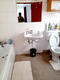 Beautiful 3bedrooms apartment with 2baths in gated neighborhood near the Airport - Image 3