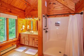 Gorgeous Log Cabin w/ hot tub and large center fireplace - Image 4