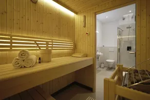 Luxury family holiday home, private sauna and Jacuzzi terrace with great views - Image 5
