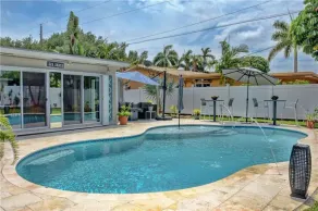 piscine d'eau salée chauffée privée 3 chambres bungalow / minutes de la plage Deerfield - Image 2