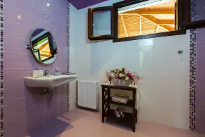 Villa de campagne moderne avec piscine privée, vue spectaculaire, endroit paisible - Image 2