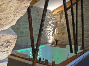 Loft Benjamin, Luxury design & spa for 2 people - Image 2