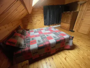 Log Cabin 1.6 Miles from Newfound Lake! Pet Friendly! Sleeps up to 10 - Image 4