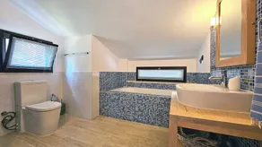 Lyxig havsfront två sovrum. Fantastisk Infinity Pool med havsutsikt. Gratis wifi - Image 3
