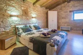 Fully fenced, private pool, completely air-conditioned, pet friendly - Image 5