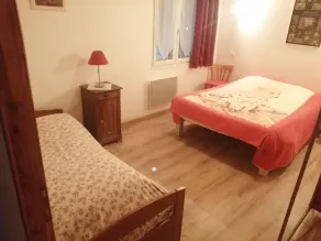 GITE 5 personnes accessible par le coté de la maison. WIFI gratuit - Image 4