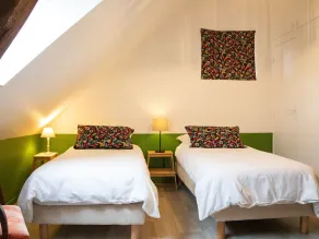 Peaceful Gîte for 6 near La Flèche Zoo with Garden, BBQ, and WiFi - Image 3