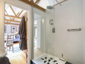 Little Barn - Image 2