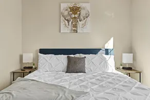 Work Here!! King Bed, 400+ Mbps WiFi, BYU - Image 4
