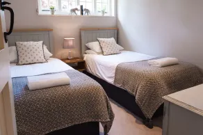 Cosy country cottage with large garden, - Image 3