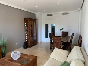Appartement de luxe avec l'une des plus grandes piscines de la côte - Image 5