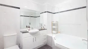 Heart & Shoal - Gorgeous beachside apartment overlooking Shoal Bay - Image 3