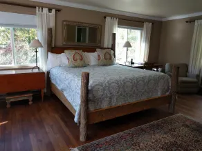 Family and Pet Friendly, Amazing Mountain Views, Quiet Yet Close to Everything! - Image 3