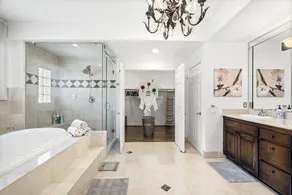 Comfortable Home w Pool & Hot Tub in the heart of trendy Sherman Oaks - Image 5