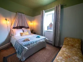 Plum Cottage: Sleeps 8 - Image 5