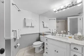 Condo chic de deux chambres sur une plage privée avec une vue inoubliable et le coucher du soleil - Image 3
