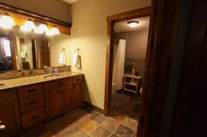 Grand Getaway at Green Bluff w/hot tub, ping pong table, views, views, views! - Image 4