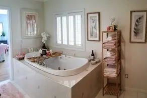 200' of private waterfront, hot tub & kayaks - Image 3