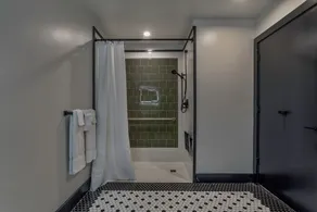 Hotel Biloxi - Image 2