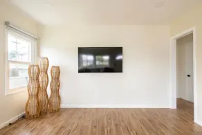 Beautifully Renovated 2-Bedroom Home Near LAX - Image 2