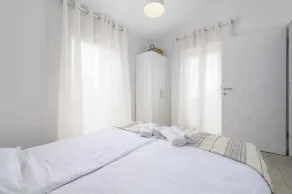Holiday apartment with air conditioning and Internet - Image 5